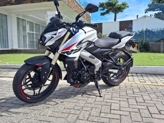 BAJAJ DOMINAR NS400Z BAJAJ DOMINAR NS400Z